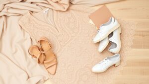 Jakie buty nosić z beżową sukienką koronkową? Trendowe sugestie dla Ciebie