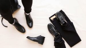 Jakie buty nosić z czarnymi spodniami? Sprawdź modne propozycje!