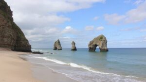 Jakie buty nosić do pudroworóżowej sukienki? Sprawdź stylowe inspiracje!