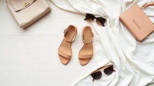Jakie buty nosić do sukienki koszulowej? Sprawdź stylowe inspiracje!